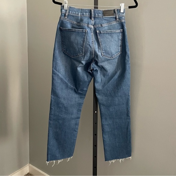 Express High Waisted Medium Wash Raw Hem Cropped Flare Jeans Size 4 - Picture 2 of 5